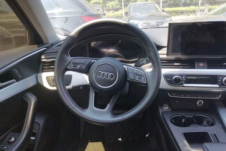 Used Audi A4L 2020 40 TFSI Fashion Dynamic Model Steering Wheel