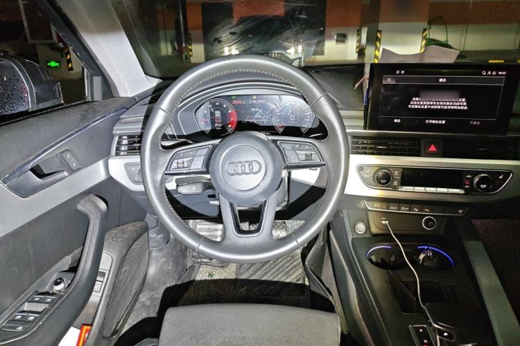 Used Audi A4L 2020 40 TFSI quattro Luxury Dynamic Model Steering Wheel
