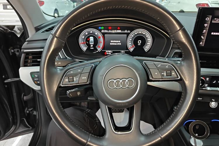 Used Audi A4L 2020 40 TFSI Luxury Dynamic Model Steering Wheel