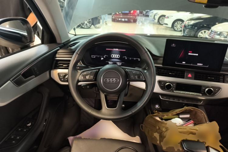 Used Audi A4L 2020 40 TFSI Luxury Dynamic Model Steering Wheel