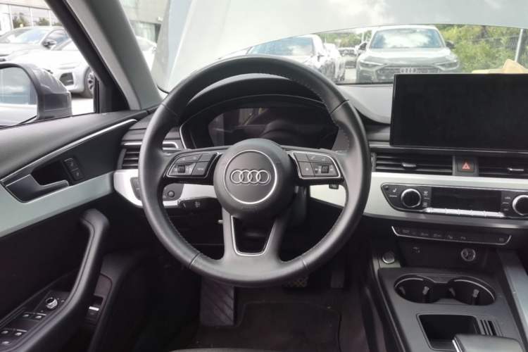 Used Audi A4L 2020 40 TFSI Luxury Dynamic Model Steering Wheel
