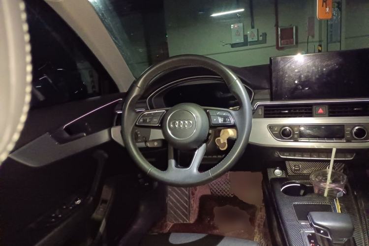 Used Audi A4L 2020 40 TFSI Luxury Dynamic Model Steering Wheel