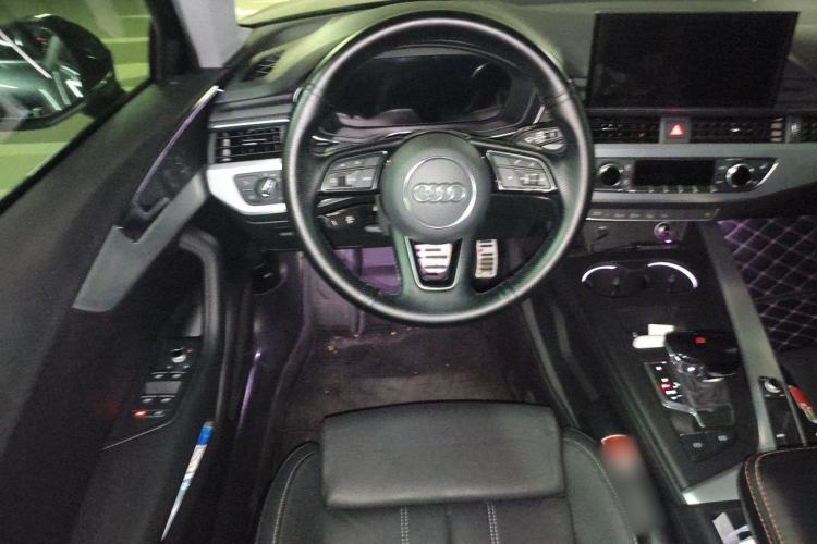 Used Audi A4L 2020 40 TFSI Luxury Dynamic Model Steering Wheel