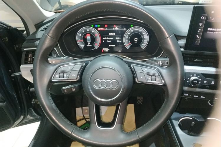 Used Audi A4L 2020 40 TFSI Fashionable and Elegant Model Steering Wheel