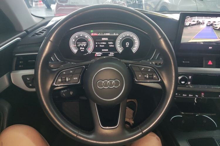 Used Audi A4L 2020 40 TFSI Luxury Dynamic Model Steering Wheel