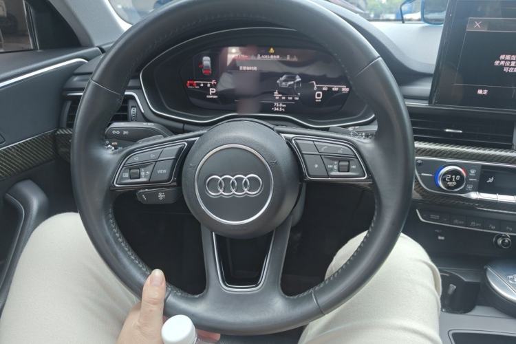 Used Audi A4L 2020 40 TFSI Luxury Dynamic Model Steering Wheel