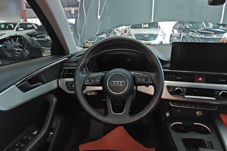 Used Audi A4L 2020 40 TFSI Luxury Dynamic Model Steering Wheel