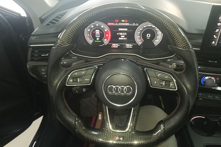 Used Audi A4L 2020 40 TFSI Luxury Dynamic Model Steering Wheel