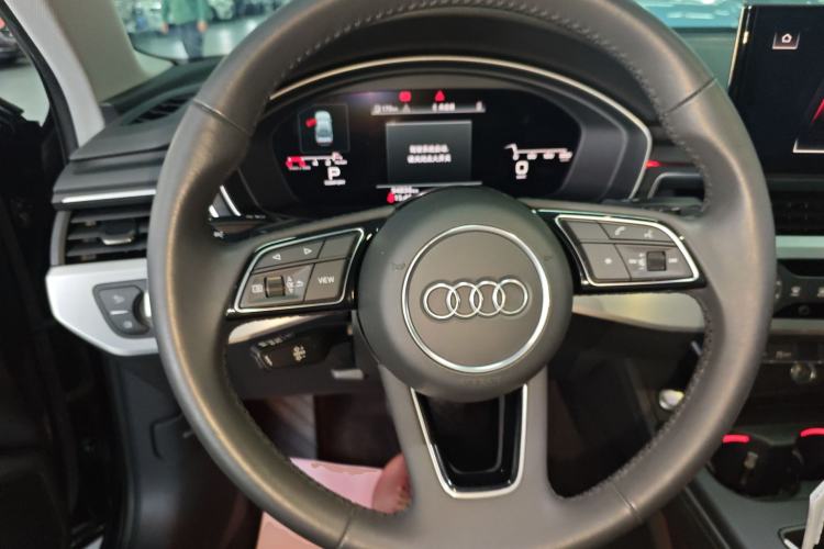 Used Audi A4L 2020 40 TFSI Fashion Dynamic Model Steering Wheel