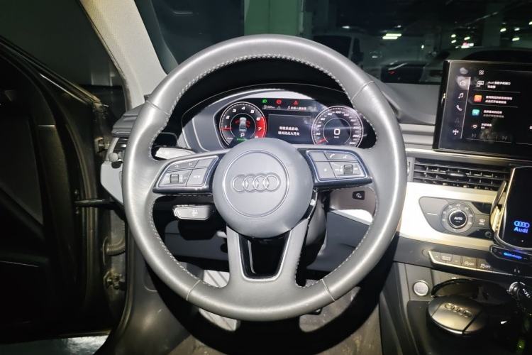 Used Audi A4L 2020 40 TFSI Fashionable and Elegant Model Steering Wheel