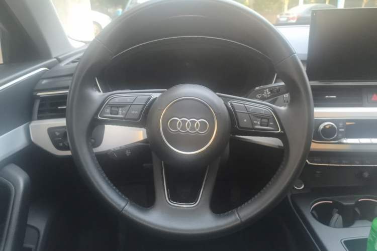 Used Audi A4L 2020 40 TFSI quattro Luxury Dynamic Model Steering Wheel