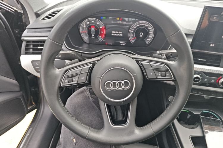 Used Audi A4L 2020 40 TFSI Fashionable and Elegant Model Steering Wheel
