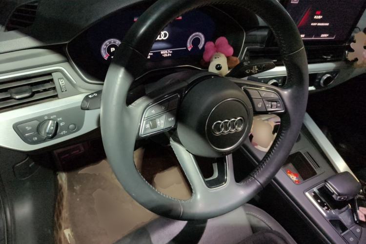 Used Audi A4L 2020 40 TFSI Luxury Dynamic Model Steering Wheel