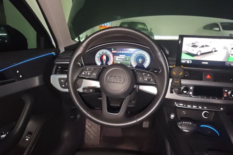 Used Audi A4L 2020 40 TFSI Luxury Dynamic Model Steering Wheel