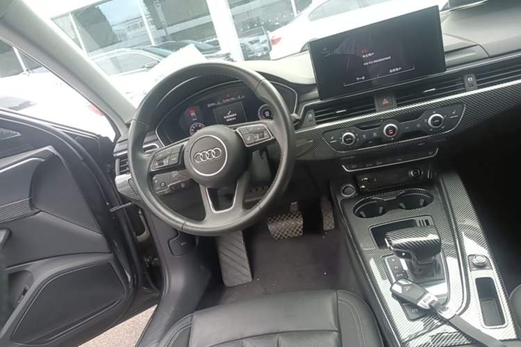 Used Audi A4L 2020 40 TFSI Fashionable and Elegant Model Steering Wheel