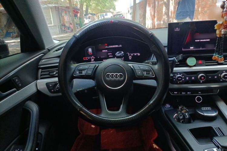 Used Audi A4L 2020 40 TFSI Fashionable and Elegant Model Steering Wheel