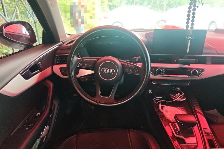 Used Audi A4L 2020 40 TFSI Luxury Dynamic Model Steering Wheel