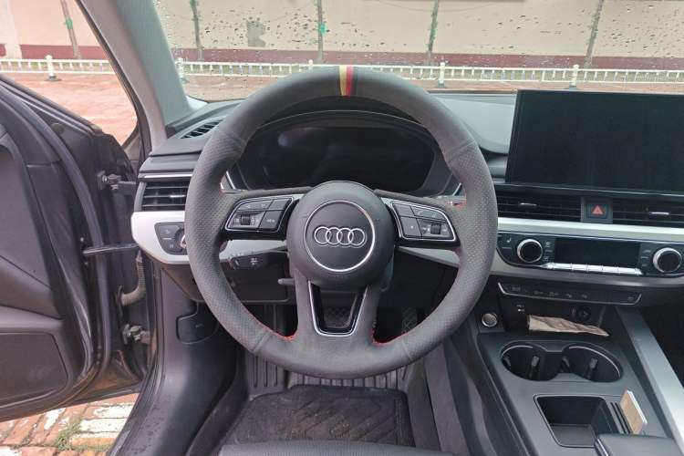 Used Audi A4L 2020 40 TFSI Luxury Dynamic Model Steering Wheel