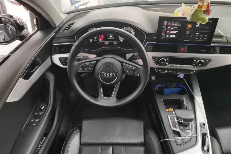 Used Audi A4L 2020 40 TFSI Luxury Dynamic Model Steering Wheel