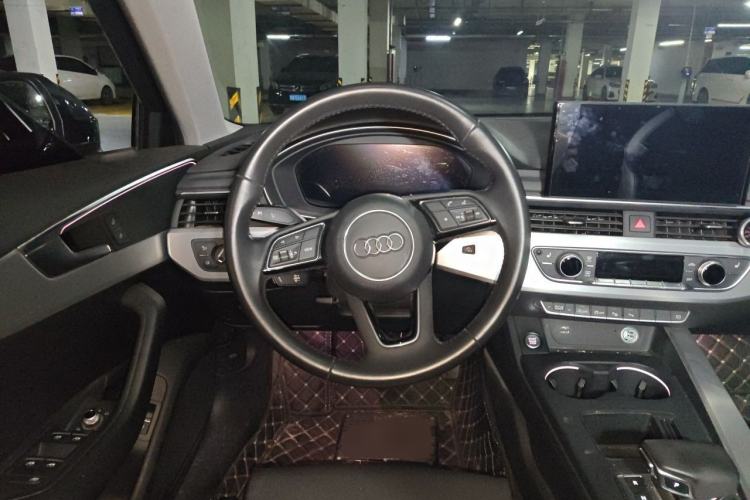 Used Audi A4L 2020 40 TFSI Luxury Dynamic Model Steering Wheel
