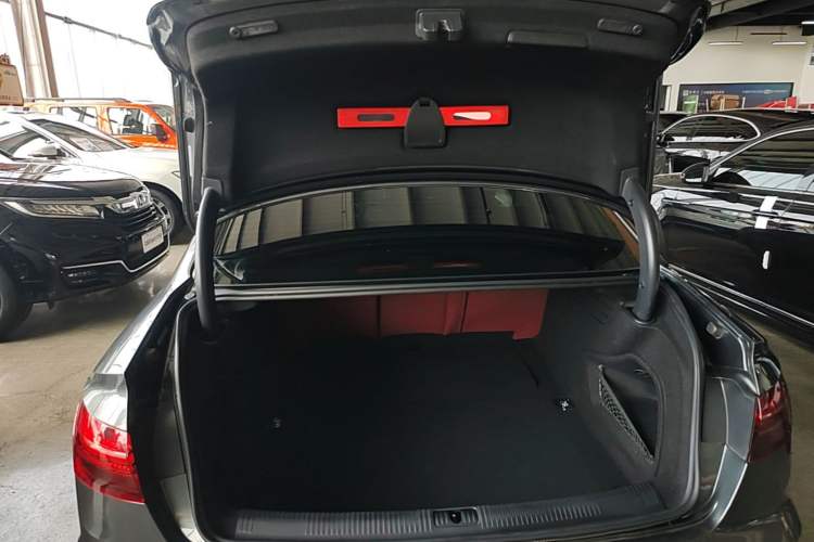 Used Audi A4L 2020 40 TFSI Fashionable and Elegant Model Trunk