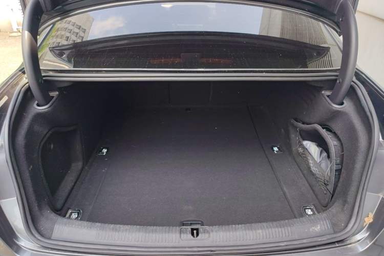 Used Audi A4L 2020 40 TFSI Fashionable and Elegant Model Trunk