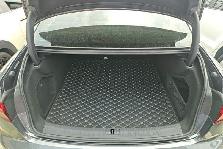 Used Audi A4L 2020 40 TFSI Fashionable and Elegant Model Trunk