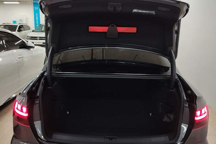 Used Audi A4L 2020 40 TFSI Fashion Dynamic Model Trunk