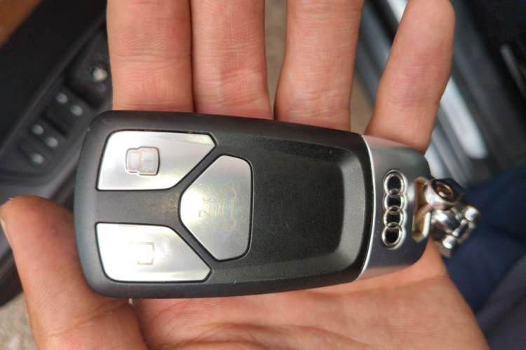 Used Audi A4L 2020 40 TFSI Luxury Prestige Edition Vehicle Key