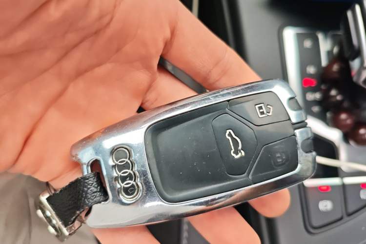 Used Audi A4L 2020 40 TFSI Fashionable and Elegant Model Vehicle Key