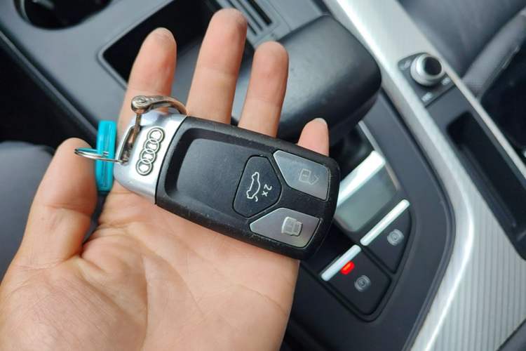 Used Audi A4L 2020 40 TFSI Fashionable and Elegant Model Vehicle Key