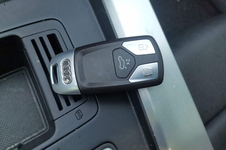 Used Audi A4L 2020 40 TFSI Fashion Dynamic Model Vehicle Key