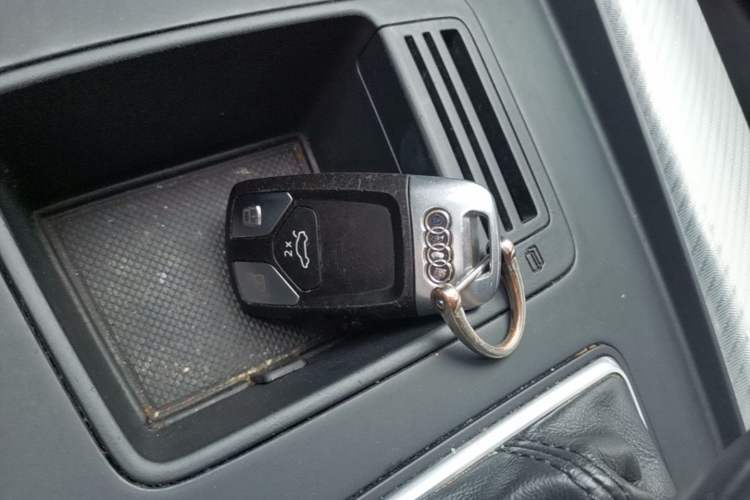 Used Audi A4L 2020 40 TFSI Fashionable and Elegant Model Vehicle Key