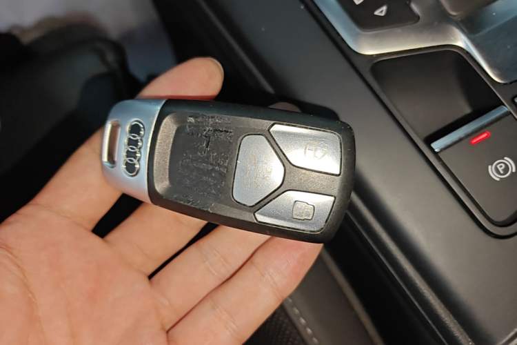 Used Audi A4L 2020 40 TFSI Luxury Dynamic Model Vehicle Key