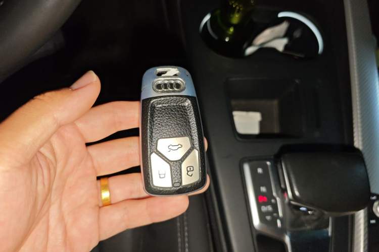 Used Audi A4L 2020 40 TFSI Fashionable and Elegant Model Vehicle Key