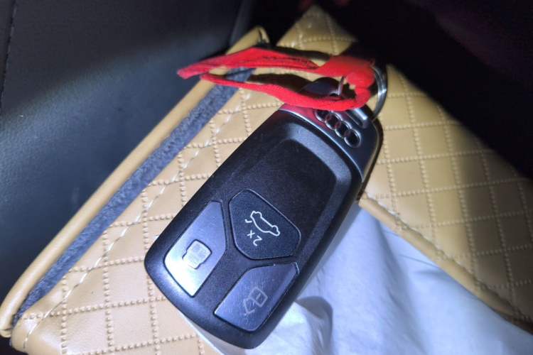 Used Audi A4L 2020 40 TFSI Fashion Dynamic Model Vehicle Key