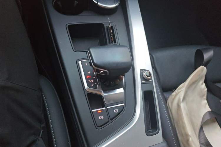 Used Audi A4L 2020 40 TFSI Fashion Dynamic Model Gear Lever