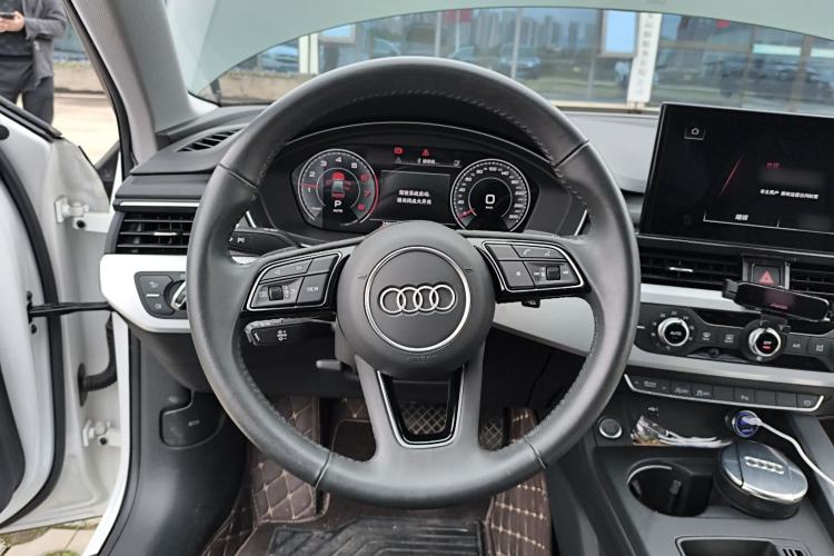 Used Audi A4L 2020 40 TFSI Fashion Dynamic Model Steering Wheel