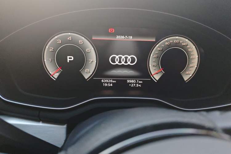 Used Audi A4L 2020 40 TFSI Fashion Dynamic Model Odometer Close Up