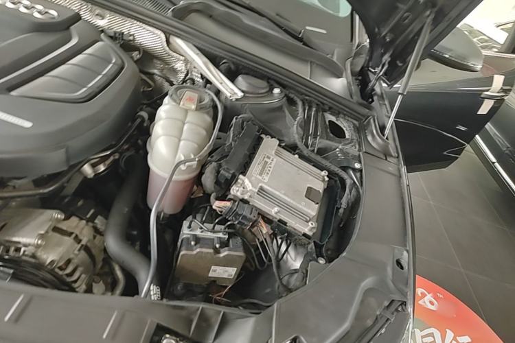 Used Audi A4L 2020 40 TFSI quattro Luxury Dynamic Model Engine Bay Left