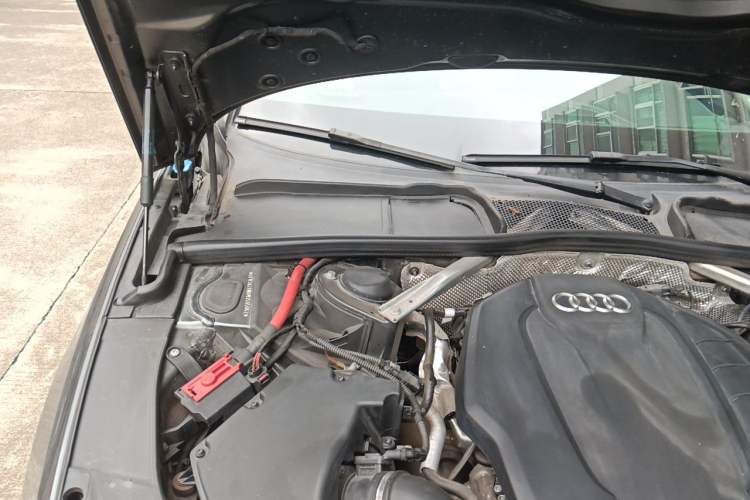 Used Audi A4L 2020 40 TFSI Luxury Dynamic Model Engine Bay Right