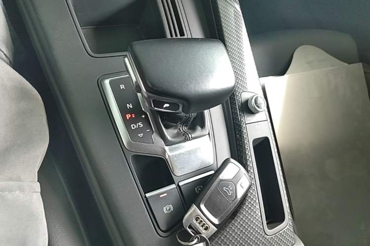 Used Audi A4L 2020 40 TFSI quattro Luxury Dynamic Model Gear Lever