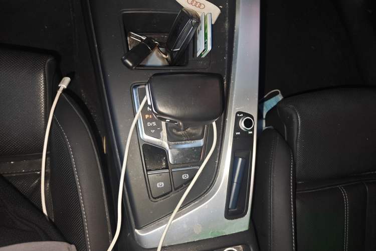 Used Audi A4L 2020 40 TFSI Fashion Dynamic Model Gear Lever