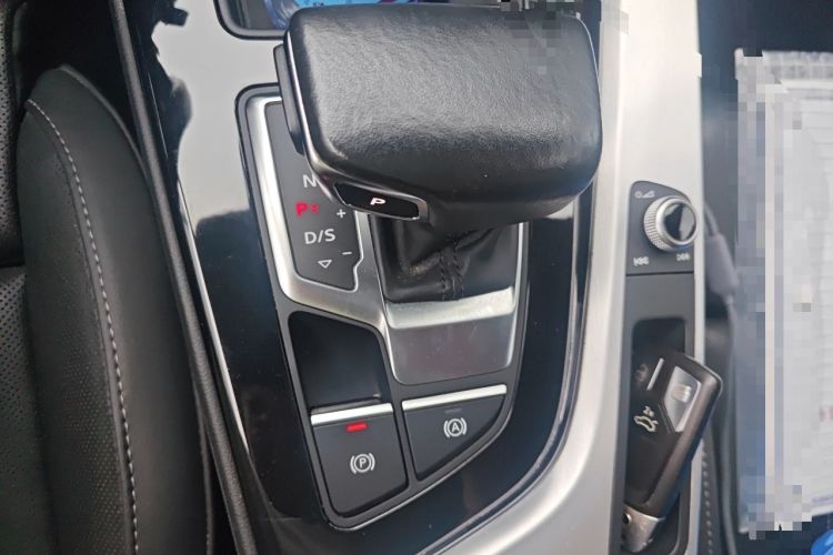 Used Audi A4L 2020 40 TFSI Luxury Dynamic Model Gear Lever