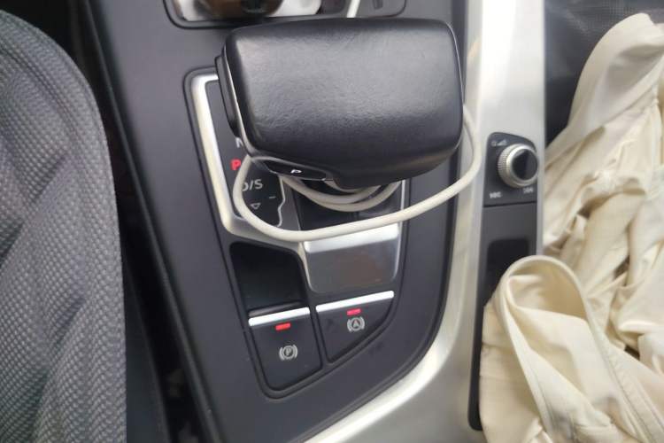 Used Audi A4L 2020 40 TFSI Fashion Dynamic Model Gear Lever