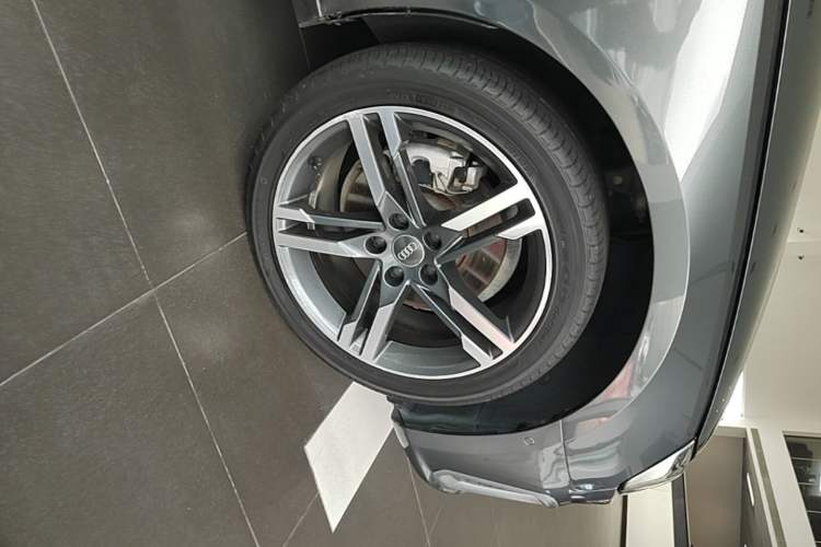 Used Audi A4L 2020 40 TFSI quattro Luxury Dynamic Model Right Front Wheel Hub