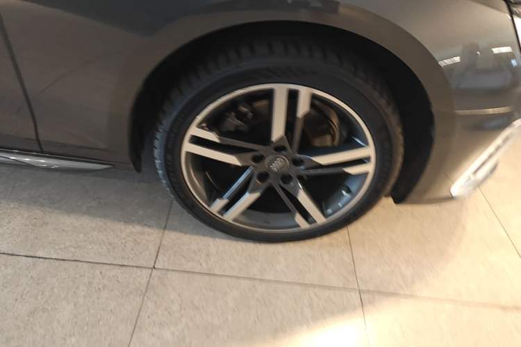 Used Audi A4L 2020 40 TFSI Luxury Dynamic Model Right Front Wheel Hub