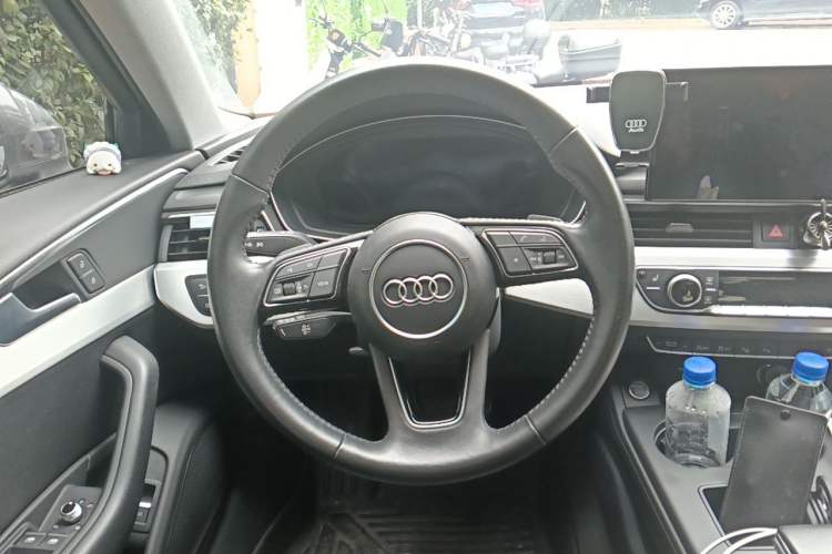 Used Audi A4L 2020 40 TFSI Luxury Dynamic Model Steering Wheel