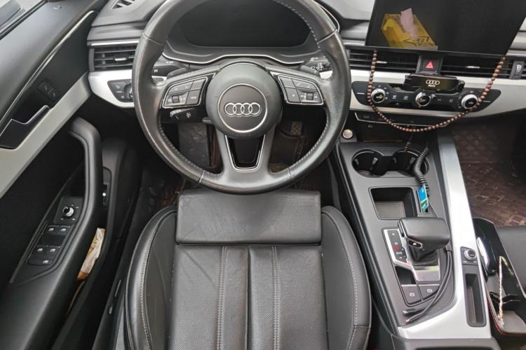 Used Audi A4L 2020 40 TFSI Fashion Dynamic Model Steering Wheel