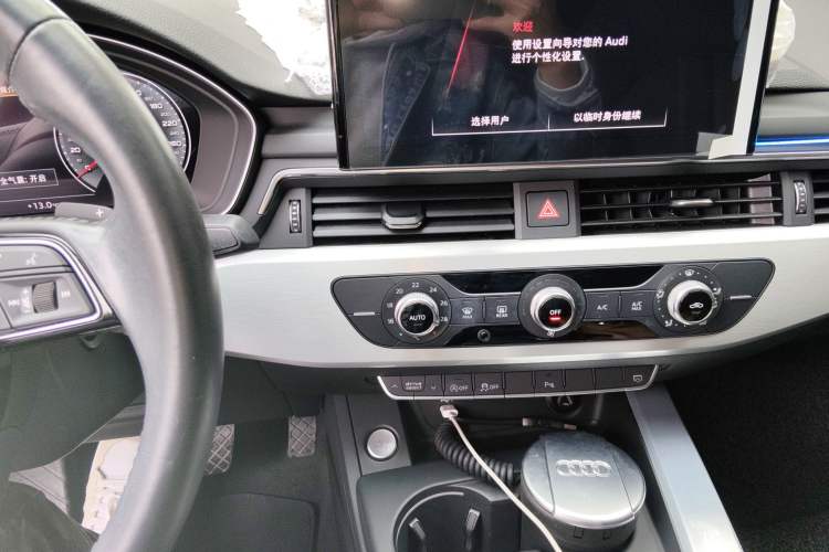 Used Audi A4L 2020 40 TFSI Fashion Dynamic Model Audio And AC Panel